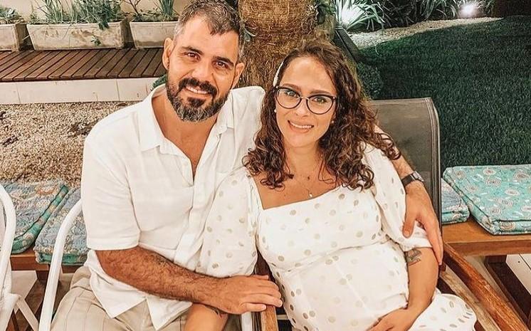 O ator Juliano Cazarré e a esposa, a stylist Letícia Cazarré