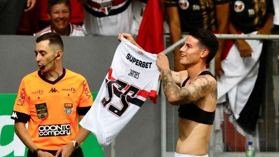 Camisetas, bonecos, baldes de pipocas, relógios com o rosto de James Rodriguez. São Paulo sonha faturar com o jogador - Prisma