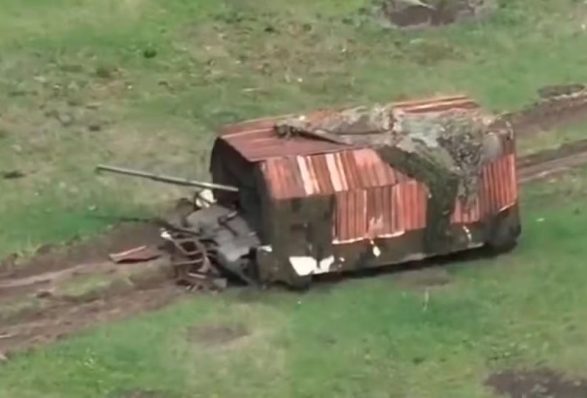 Tanque de guerra com armadura improvida é usado pela Rússia